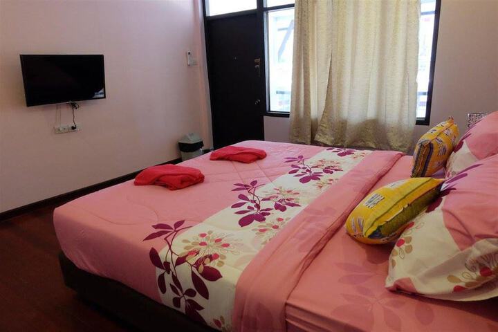 Room 5 of 32