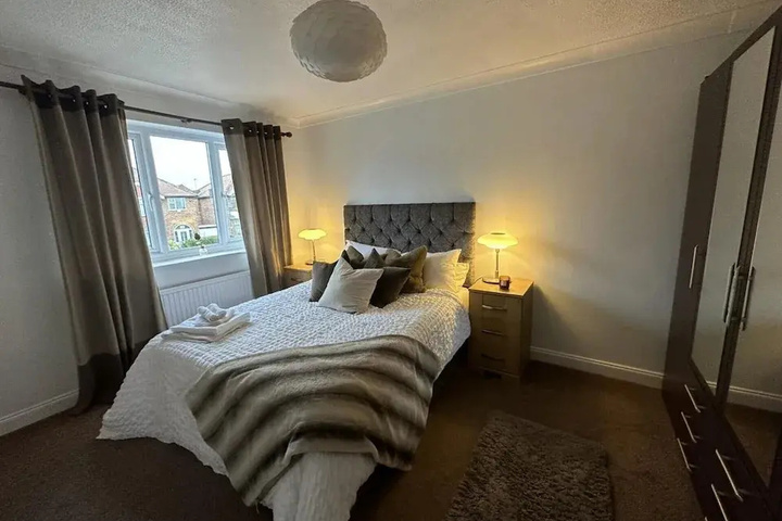 Impeccable 2 bed House Next to Old Trafford