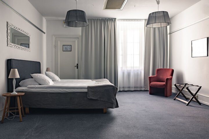Room 33 of 187