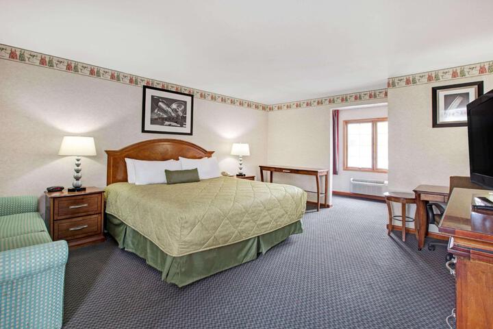 2 Double Beds (14 of 15)