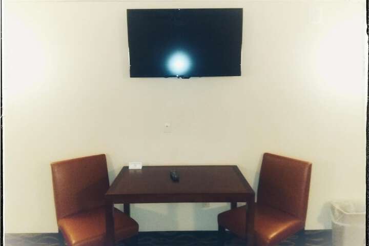 Room 10 of 27