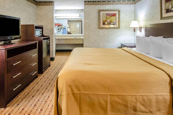 2 Queen Beds (6 of 9)
