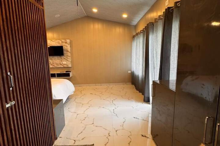 Room 36 of 64