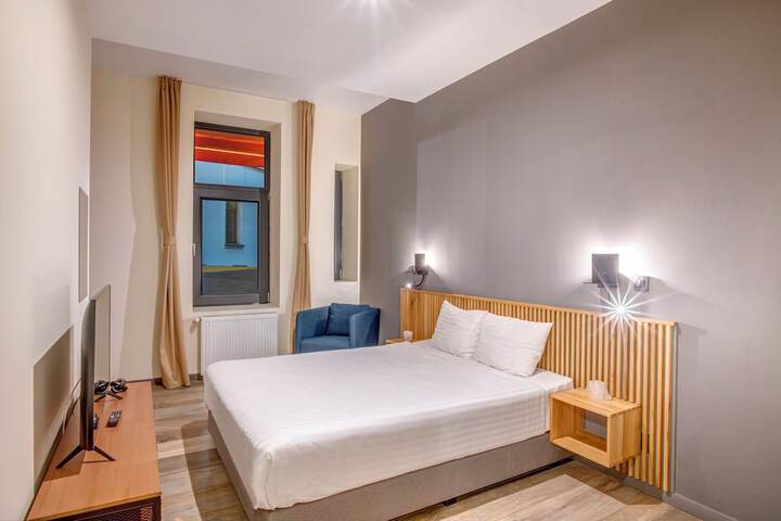 Room 15 of 36