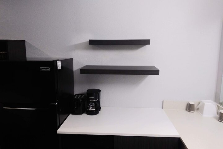 Room 17 of 27