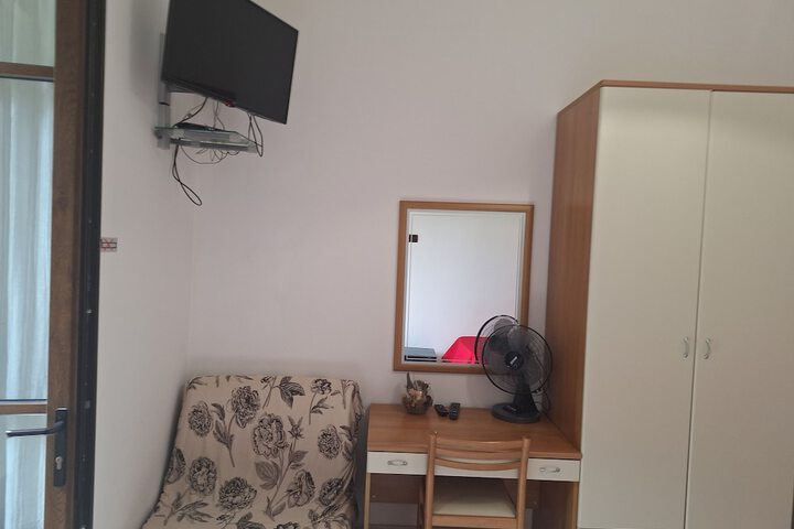 Room 4 of 20