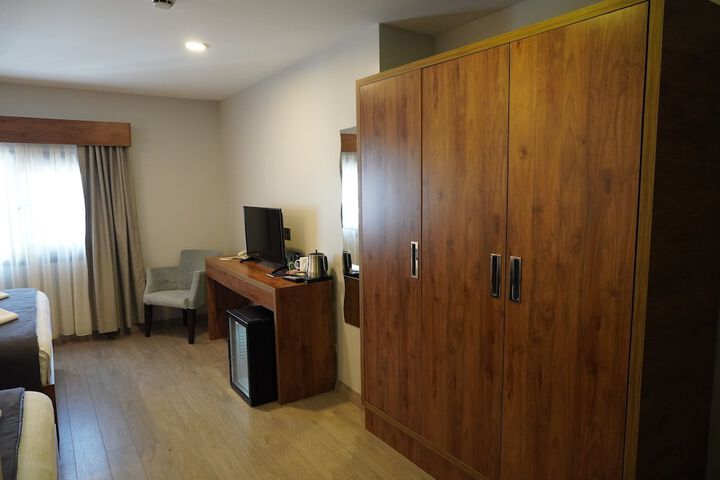 Room 9 of 68