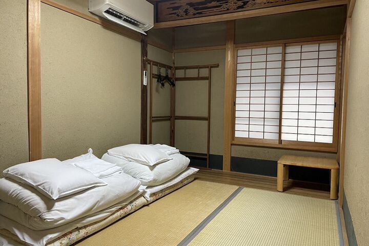 Room 11 of 48