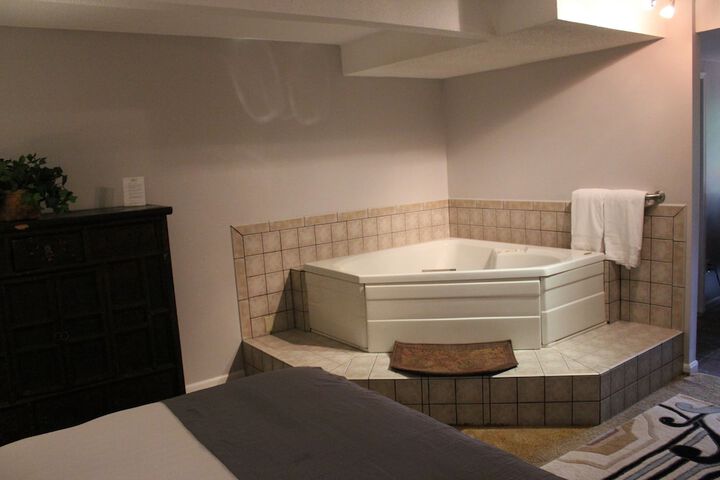 Hot Tub 128 of 219