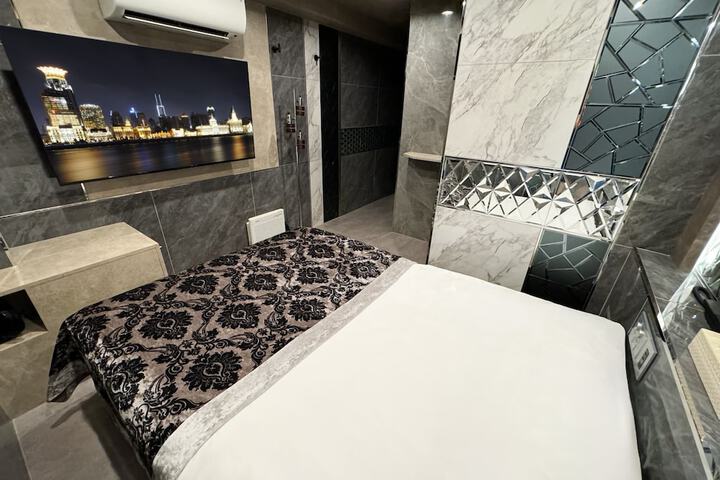 Room 8 of 34