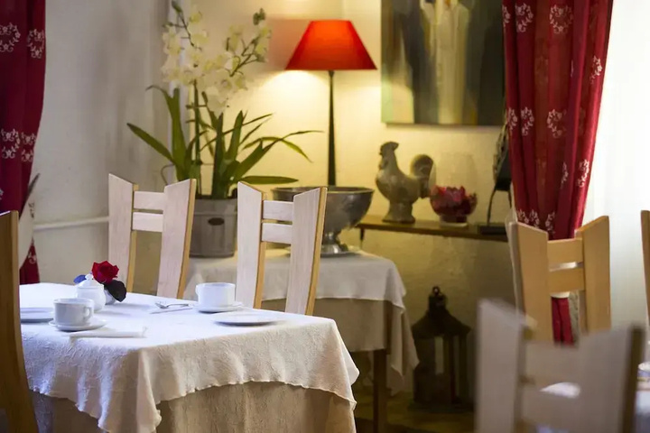 Dining 10 of 13