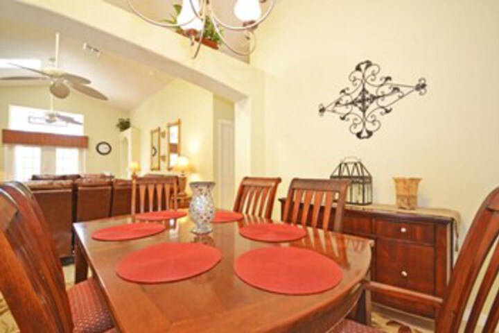 Dining 10 of 34