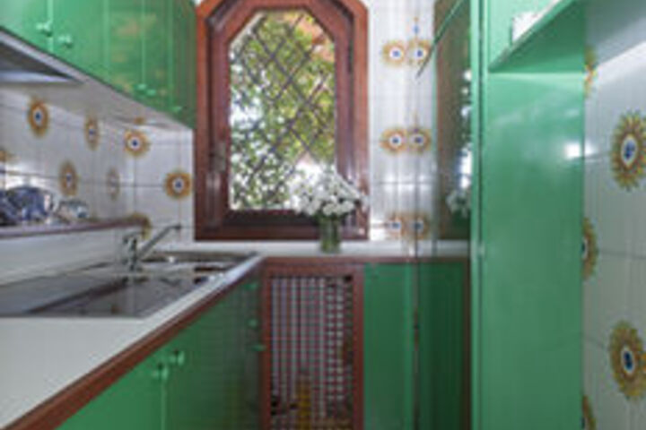 Room 15 of 28