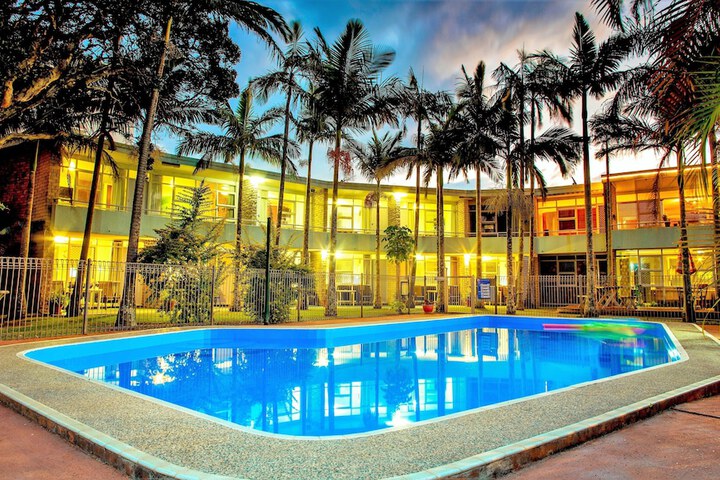 Hotel Exterior 31 of 31