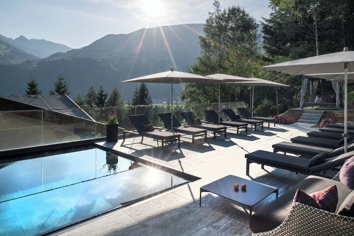 Pool 102 of 159