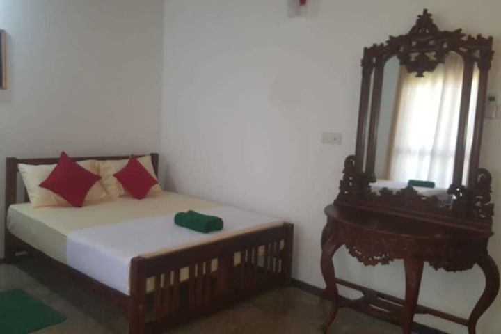 Room 3 of 10