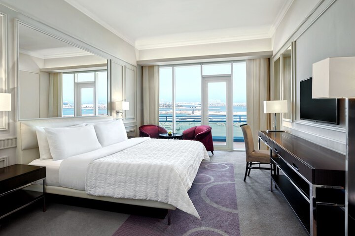 Room 3 of 102