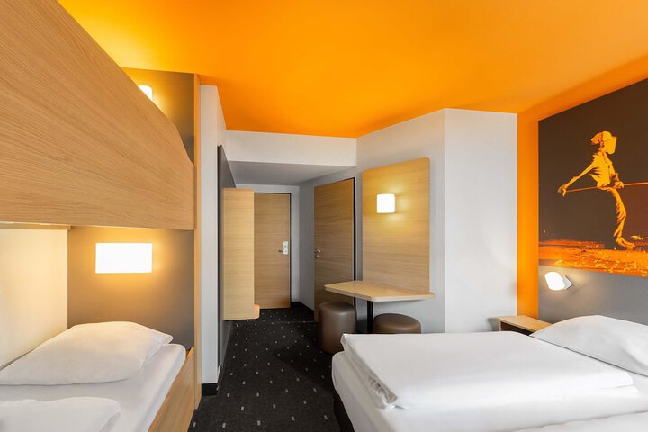 Room 7 of 28