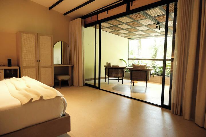 Room 9 of 48
