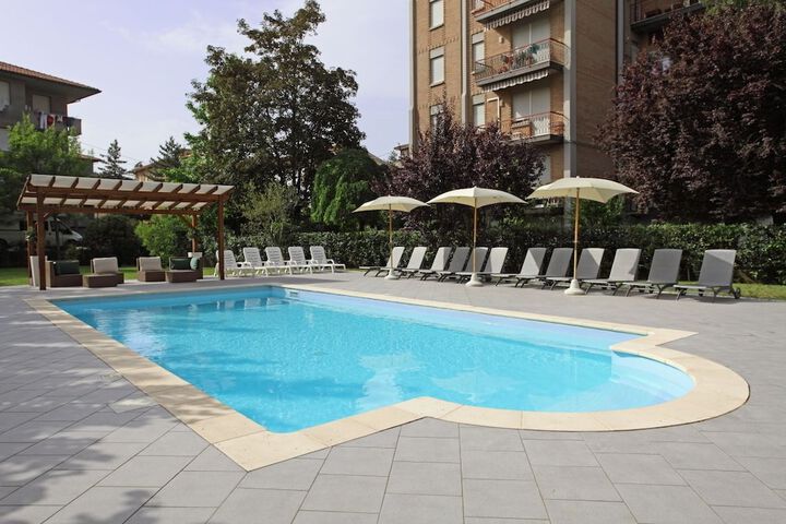 Pools & Facilities