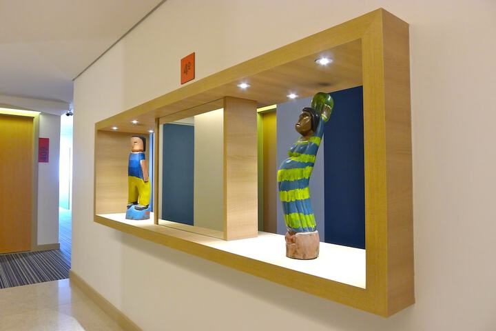 Ballroom/Hall 84 of 96