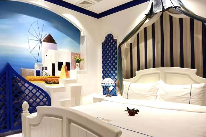 Room 4 of 8