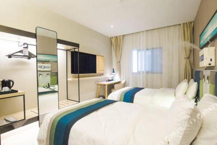 Ease Hotel (Lhasa Railway Station Hailiang Century New City)