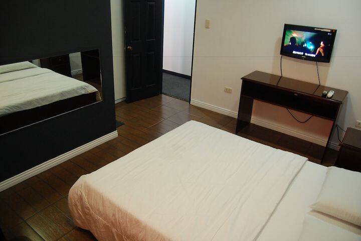 Room 8 of 29