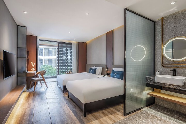 Room 15 of 80