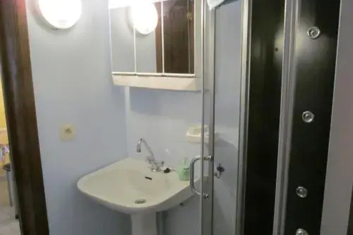 Room 5 of 11