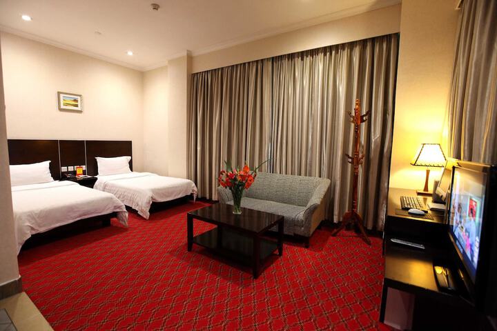 Room 6 of 38