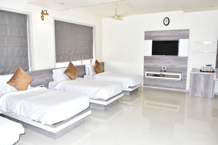 Room 25 of 27