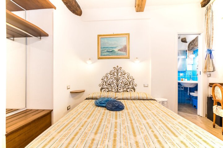 Room 14 of 65