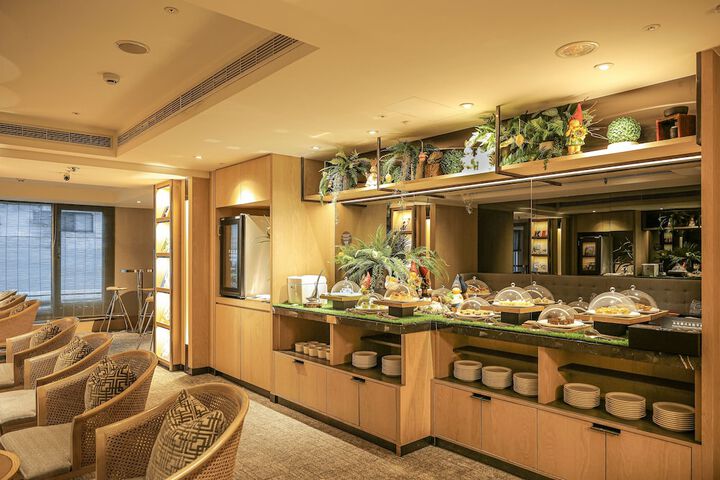 Lounge 100 of 121