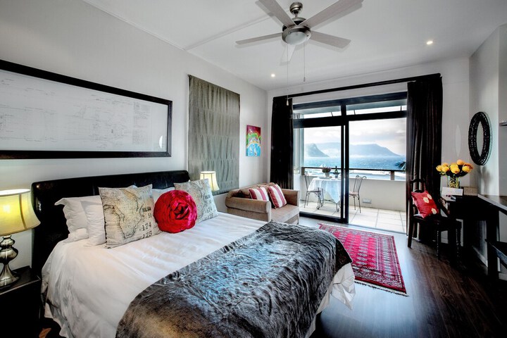 Room 12 of 76