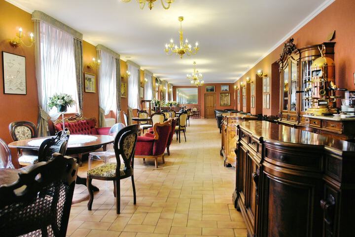 Dining 78 of 86