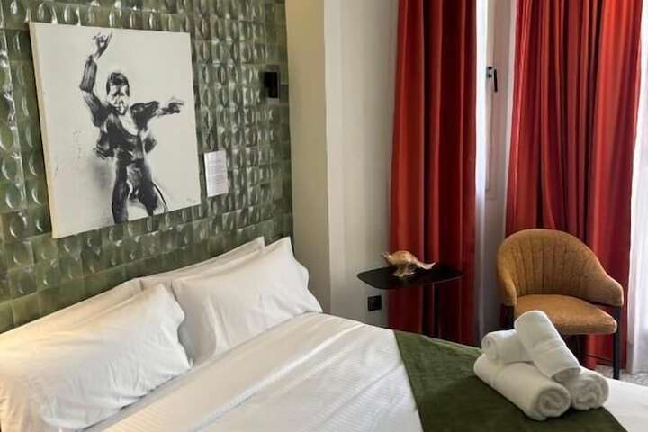 Room 8 of 17