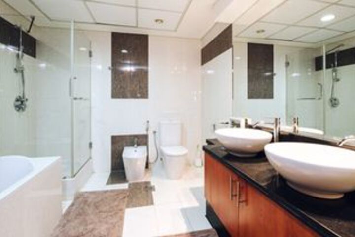 Room 4 of 16