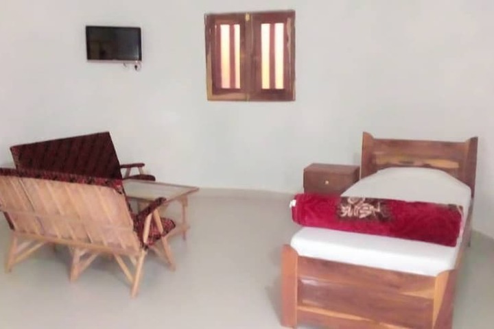 Room 33 of 90