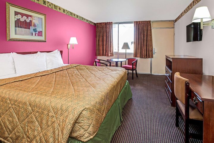 Room 21 of 35