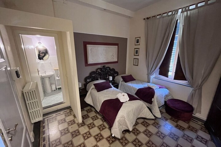 Room 45 of 77