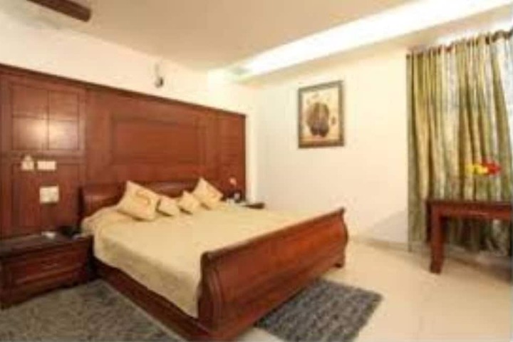 Room 4 of 10