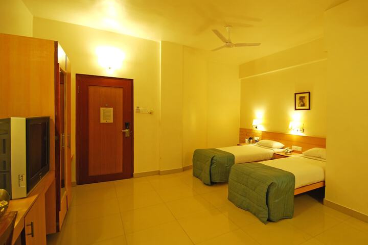 Room 5 of 98