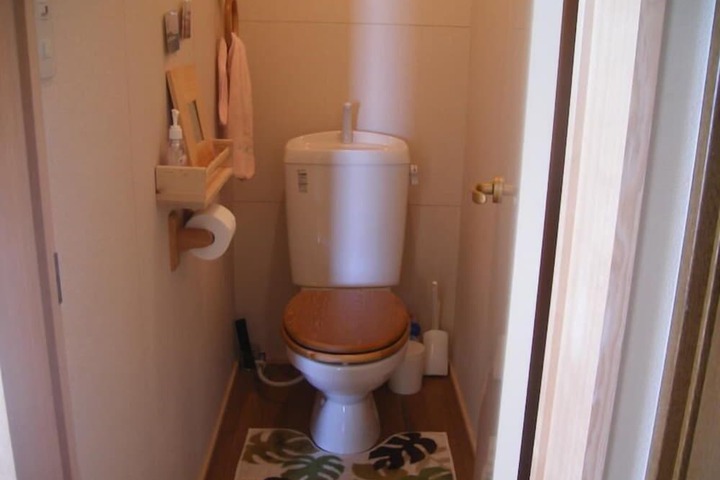Room 8 of 19