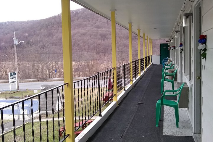Terrace/Patio 4 of 13