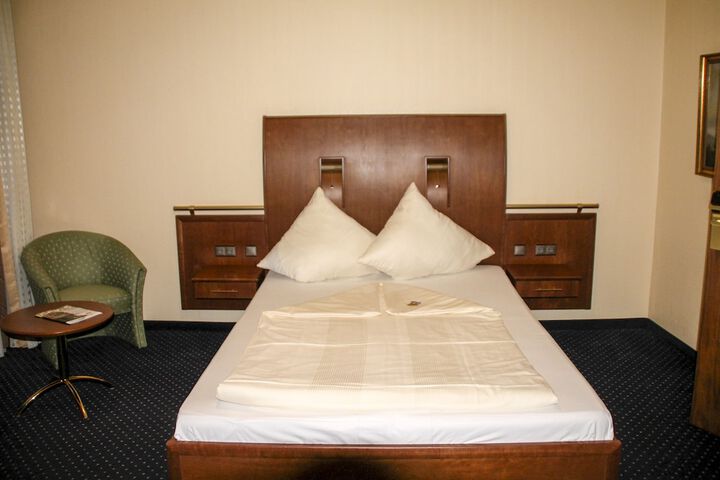 Room 10 of 81