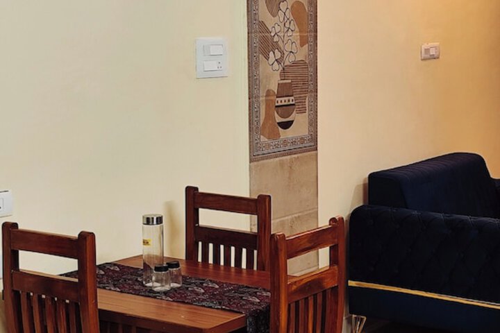 Dining 17 of 19