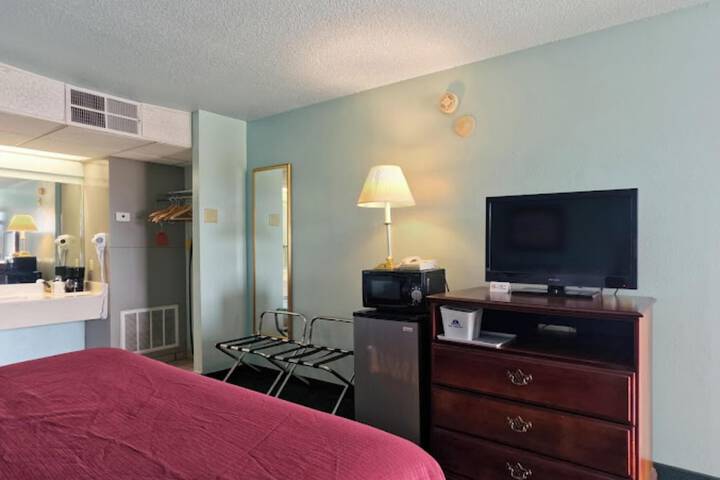 Room 10 of 33