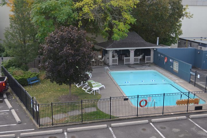 Pool 90 of 108