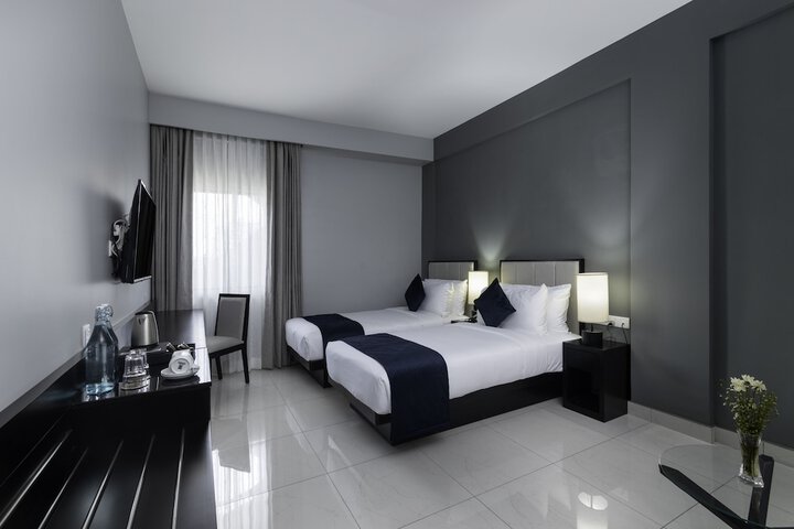 Room 27 of 148